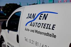 Logo Autoteile Jansen auf Auto